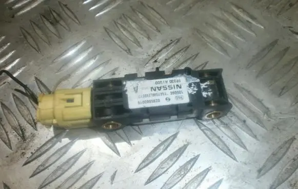 Nissan Almera Tino Airbag deployment crash/impact sensor 0285002067