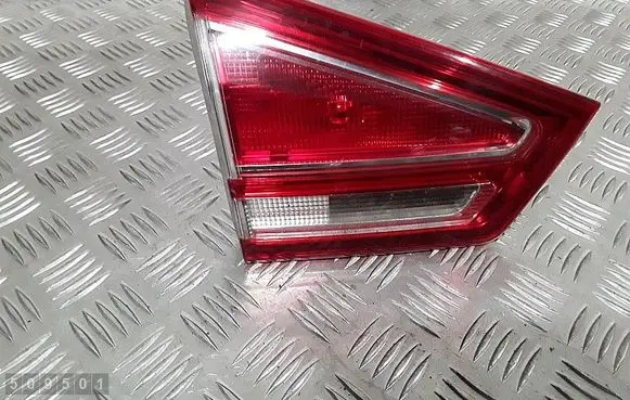 Tailgate rear/tail lights