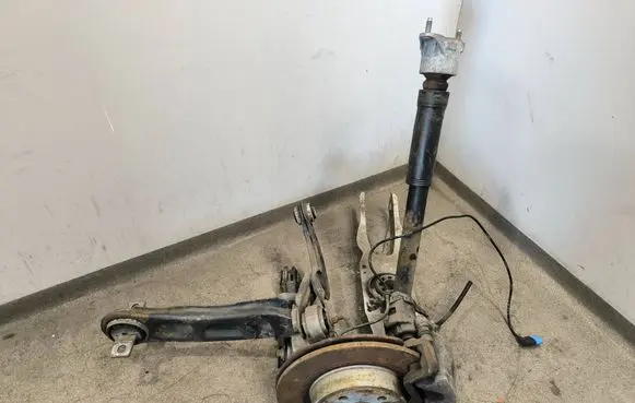 Mercedes-Benz CLA C117 X117 W117 Rear wheel hub spindle/knuckle 