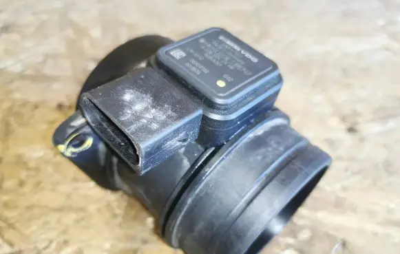 Mercedes-Benz B W245 Mass air flow meter A0000942948 1525A001 5WK97003