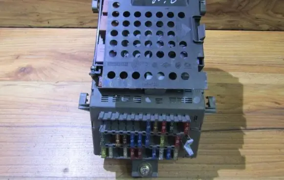 Renault Laguna I Fuse box set 7700821586