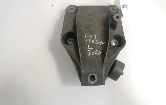 Engine mounting bracket