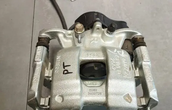 Volkswagen Amarok II Rear brake caliper 924002G