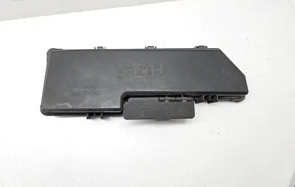 Volvo V70 Fuse box cover 9494211