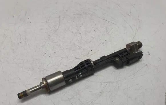BMW X5 E70 Fuel injector 7568607 13537568607