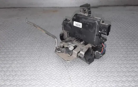 Audi A4 S4 B6 8E 8H Front door lock 8E1837016C