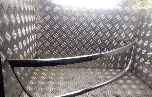 Volkswagen Touran I Front bumper upper radiator grill 1T0853209