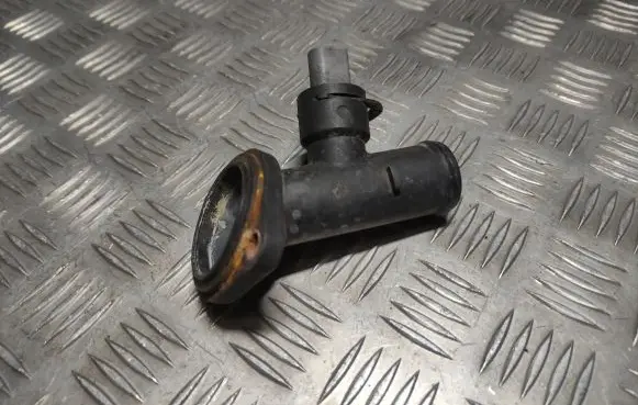 Volkswagen PASSAT B6 Engine coolant pipe/hose 03G121121D