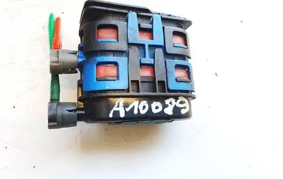 Mercedes-Benz CLK A208 C208 Central locking vacuum pump 