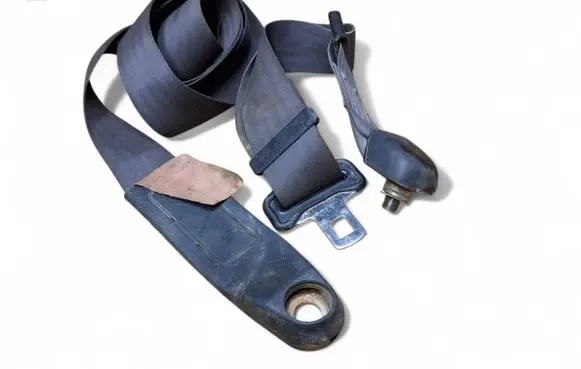 Middle seatbelt (rear)