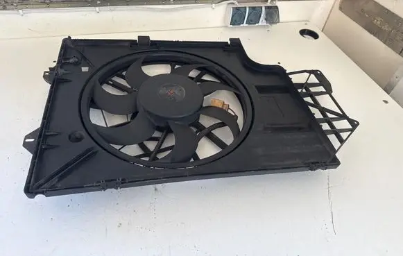 Volkswagen Multivan T5 Radiator cooling fan shroud 7H0121207 089495 3135103486