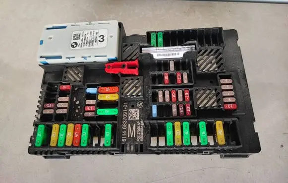 BMW 5 G30 G31 Fuse module 6837091