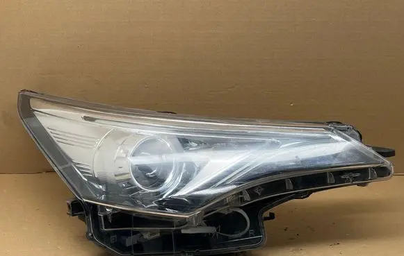 Toyota Avensis T270 Headlight/headlamp 8117005400
