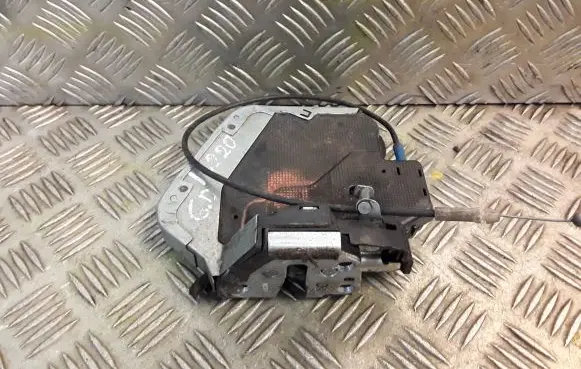 Lexus IS 220D-250-350 Rear door lock 6905053040