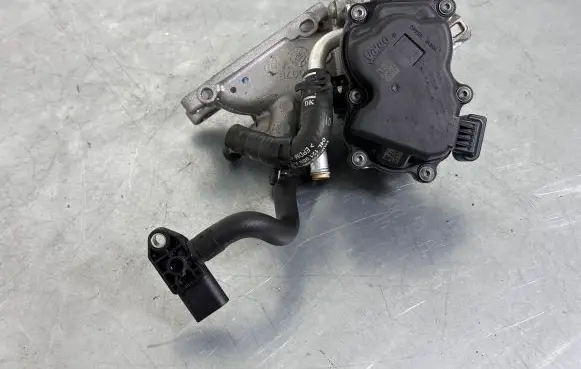 Volkswagen PASSAT CC Throttle valve 04L128059AA