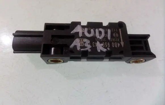 Audi A3 S3 8P Airbag deployment crash/impact sensor 4B0959843D 011015 210505
