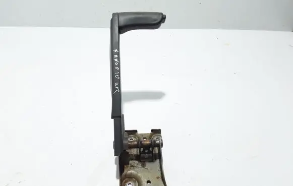Handbrake/parking brake lever assembly