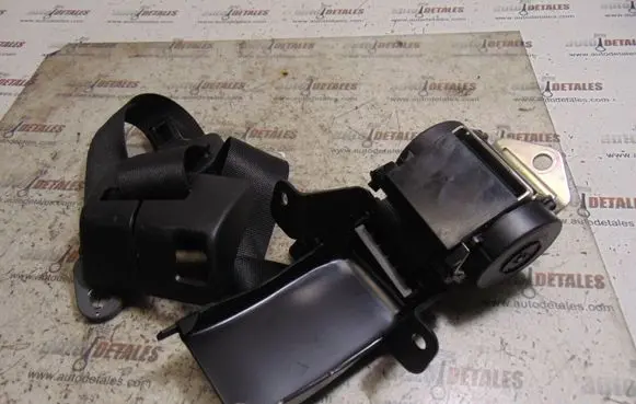 Middle seatbelt (rear)