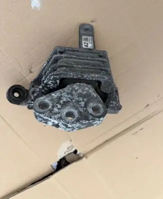 Opel Insignia A Engine mount bracket 13227717