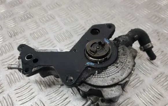 Skoda Fabia Mk1 (6Y) Vacuum pump 038145215