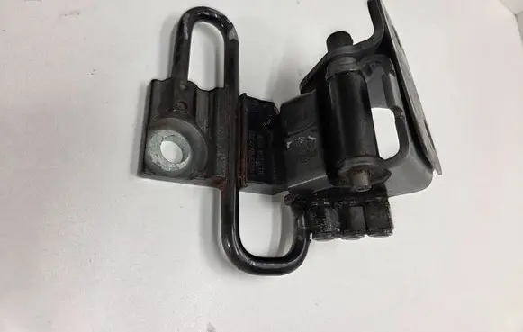 Audi A6 S6 C6 4F Front door lower hinge 8E0831411E