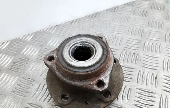 Volkswagen Golf VI Hub lock 