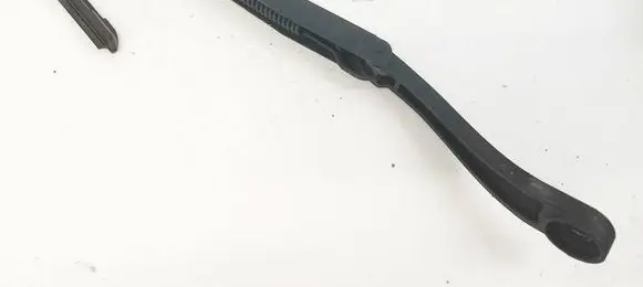 Chevrolet Captiva Front wiper blade arm 