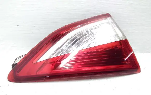 Tailgate rear/tail lights