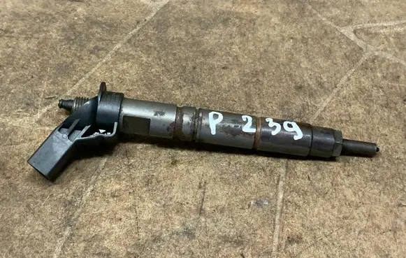 Mercedes-Benz E W211 Fuel injector A6420700587 060511