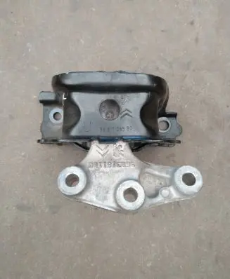 Opel Crossland X Engine mount bracket 9681706580