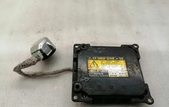 Toyota Auris 150 Xenon control unit/module 8596752020 0311000294