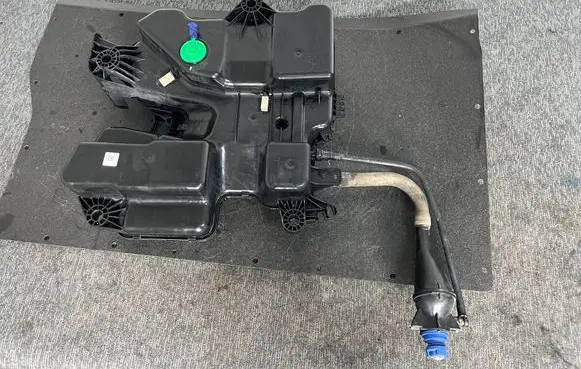 Peugeot Expert AdBlue liquid reservoir 98183661 223521125 4077148AD