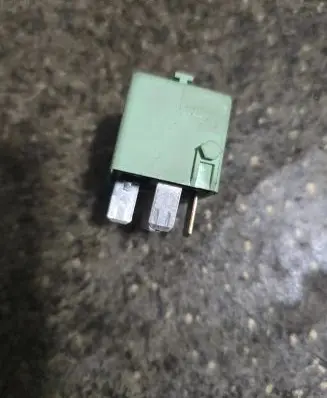 BMW 5 E39 Other relay 8373700 V22134K59X312