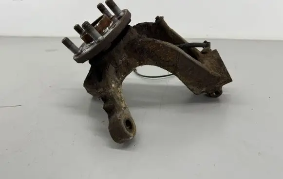 Land Rover Freelander 2 - LR2 Front wheel hub spindle knuckle