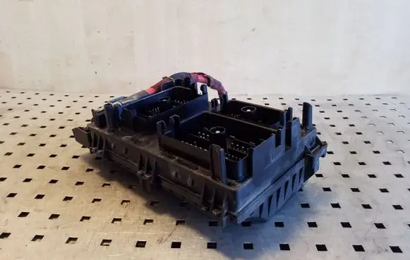 Opel Zafira C Fuse module C11000139