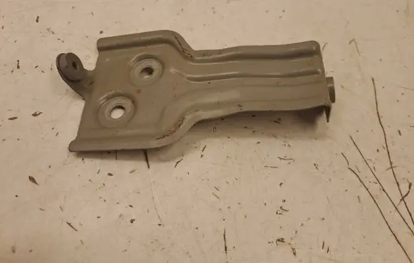 BMW X4 G02 Fender mounting bracket 7397516