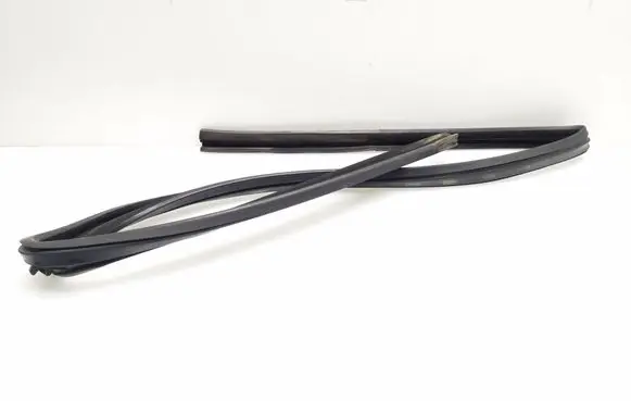 Mercedes-Benz Vito Viano W447 Rubber seal front coupe door A4477200117