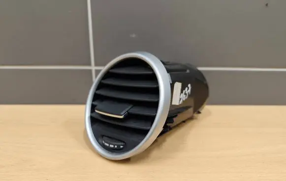 Mercedes-Benz ML W164 Dash center air vent grill A1648302154