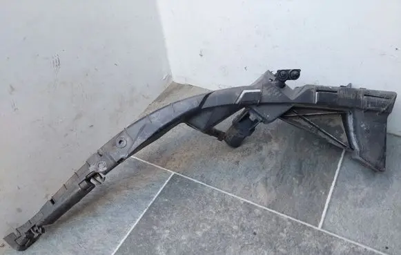 Volkswagen PASSAT B5 Front bumper mounting bracket 3B0807049C 3B0955978