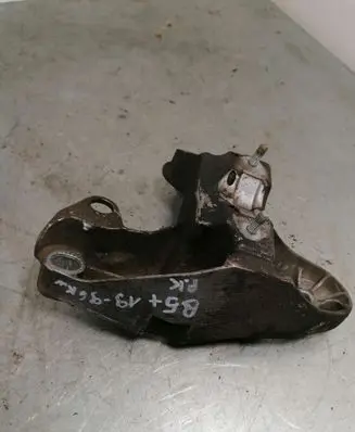 Volkswagen PASSAT B5.5 Engine mounting bracket 8E0199351