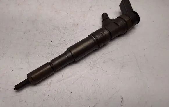 BMW 5 E60 E61 Fuel injector 7794435 13537794435 13537794555
