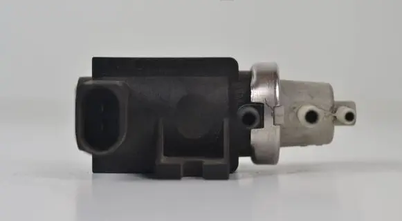 Audi Q7 4M Turbo solenoid valve 1J0906627B 72290345 04T330