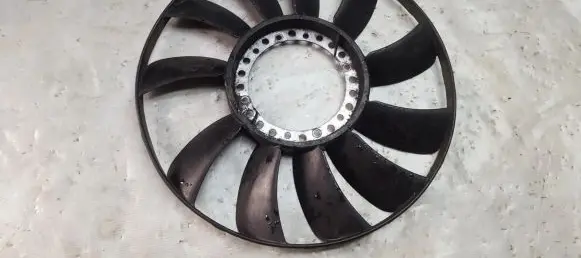 Volkswagen PASSAT B5 Fan impeller 058121301B