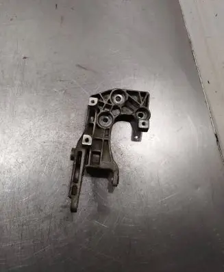 Opel Mokka Generator/alternator bracket 552805357