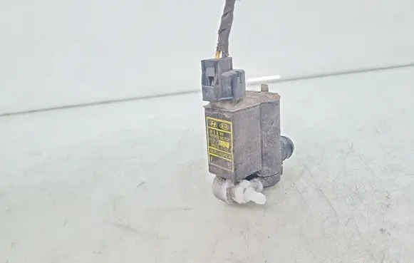 KIA Ceed Windscreen/windshield washer pump 985101F100