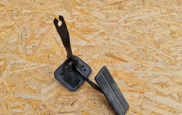 Chrysler 300M Accelerator throttle pedal 984PF4035 04591740AA