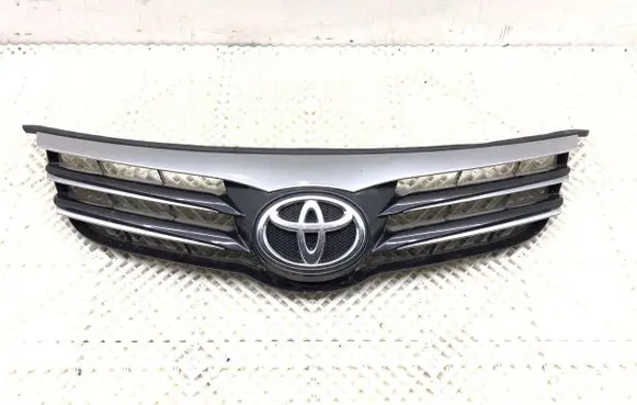 Toyota Avensis T270 Front grill 53101-05040