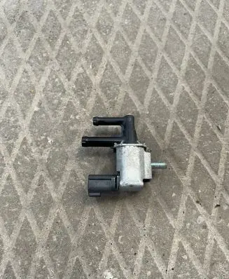 Nissan Juke I F15 Turbo solenoid valve K5T48583 4807