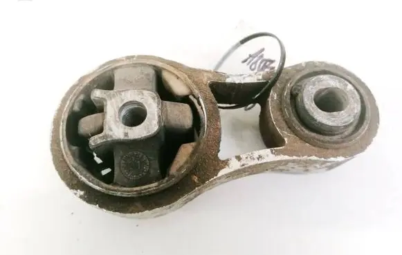 Opel Vivaro Engine mount bracket