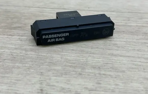 Passenger airbag on/off switch